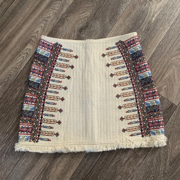 Zara Dresses & Skirts - Embroidered skirt